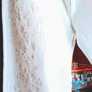 Sundance Ivory on White Embroidered Jean's